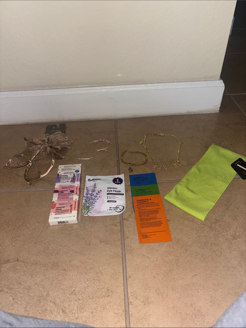 Bundle everything u see 8 items read below